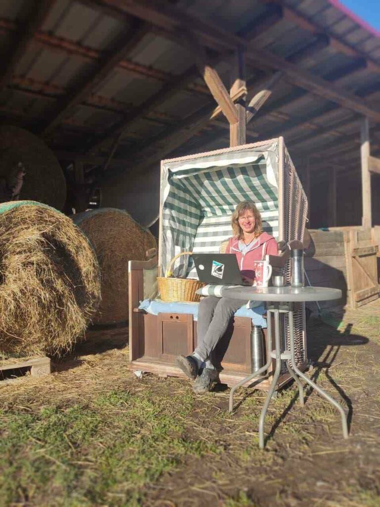 schreiben-am-glücksort-heike-stadelmann-in-der-sonne